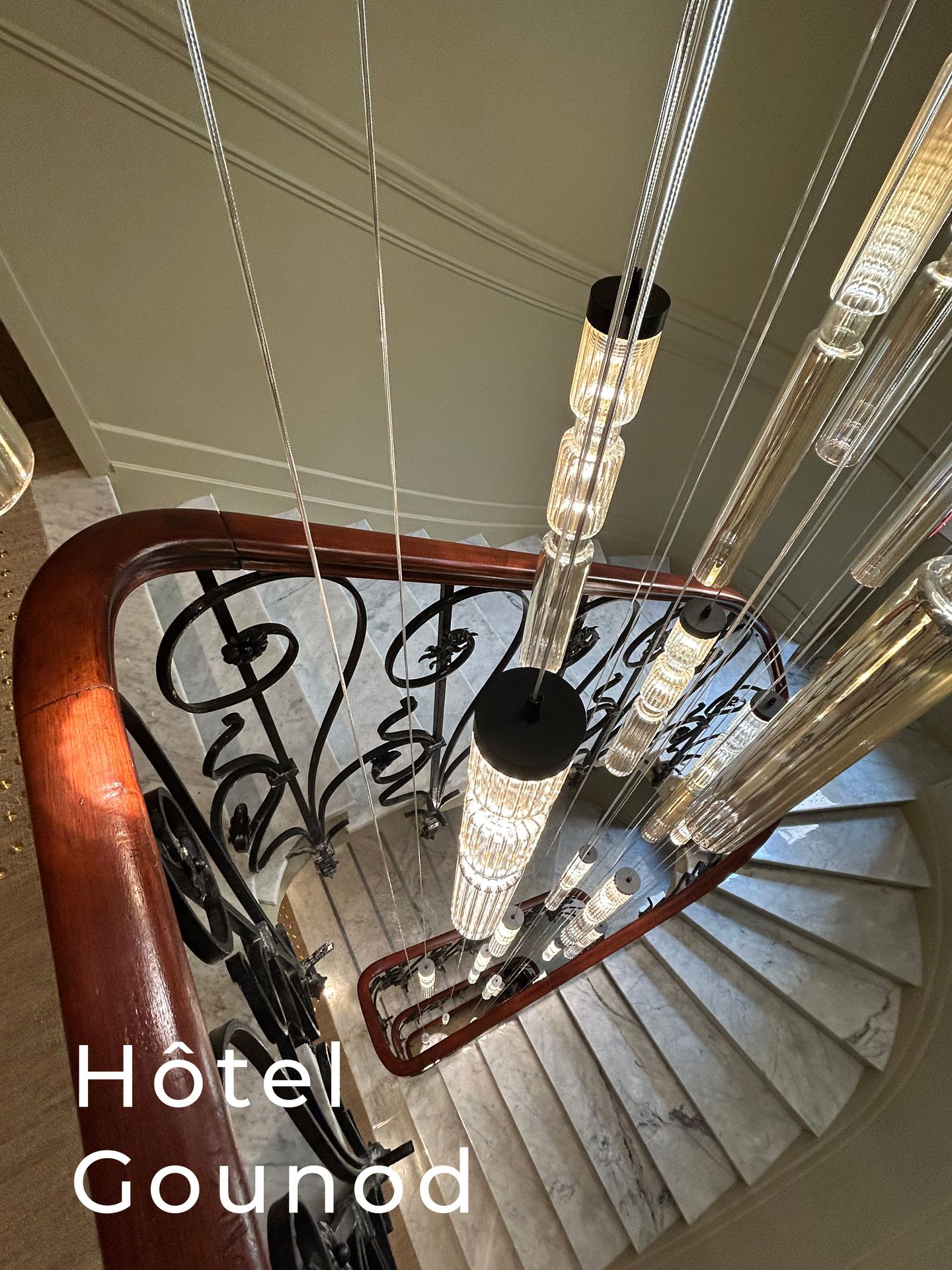 Suspension en verre escalier